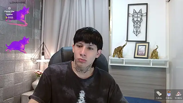 Snapshot of Iantwink18 chatting on 10-27-25, 06:12 Iantwink18 online show from 10-27-25, 06:12