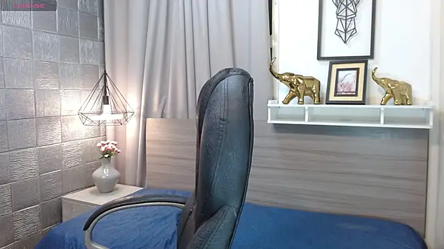 Snapshot of Iantwink18 chatting on 10-30-25, 10:10 Iantwink18 online show from 10-30-25, 10:10