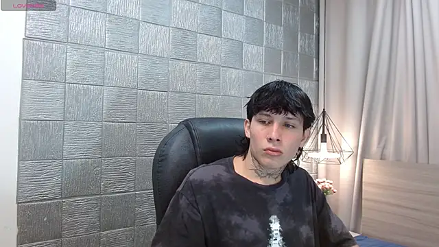 Snapshot of Iantwink18 chatting on 11-04-25, 01:43 Iantwink18 online show from 11-04-25, 01:43