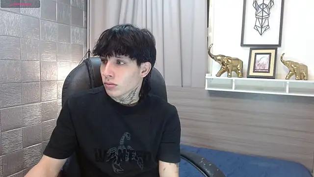 Snapshot of Iantwink18 chatting on 11-06-25, 05:47 Iantwink18 online show from 11-06-25, 05:47