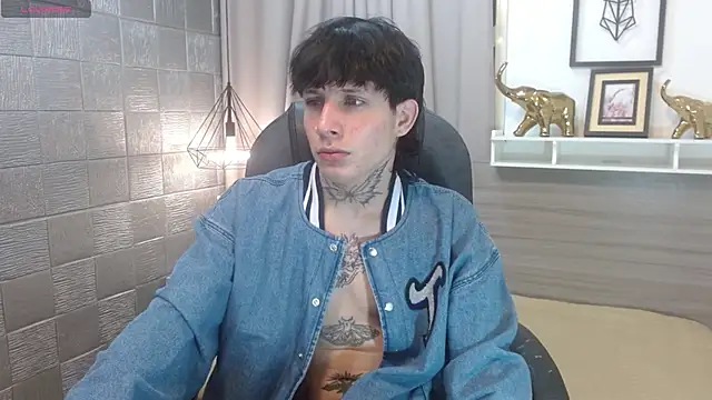 Snapshot of Iantwink18 chatting on 11-09-25, 09:02 Iantwink18 online show from 11-09-25, 09:02