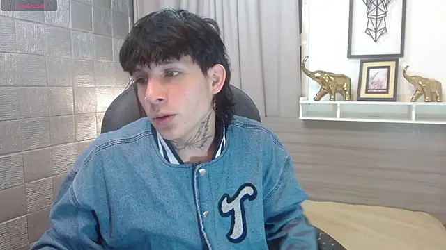 Snapshot of Iantwink18 chatting on 11-10-25, 11:04 Iantwink18 online show from 11-10-25, 11:04