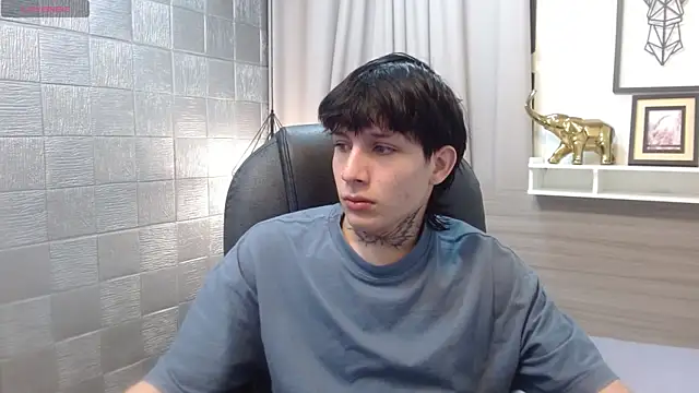 Snapshot of Iantwink18 chatting on 11-14-25, 03:27 Iantwink18 online show from 11-14-25, 03:27