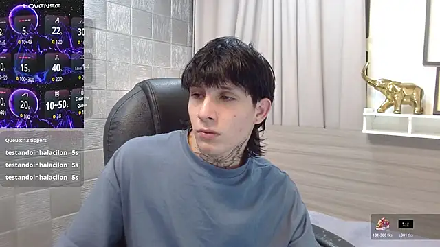 Snapshot of Iantwink18 chatting on 11-15-25, 03:52 Iantwink18 online show from 11-15-25, 03:52