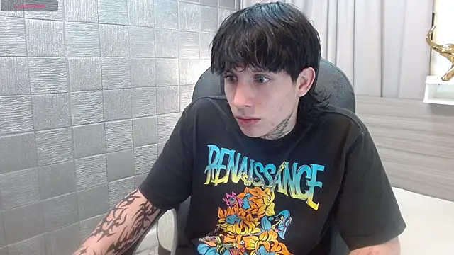 Snapshot of Iantwink18 chatting on 11-19-25, 03:12 Iantwink18 online show from 11-19-25, 03:12