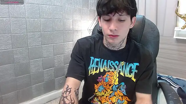 Snapshot of Iantwink18 chatting on 11-20-25, 03:23 Iantwink18 online show from 11-20-25, 03:23