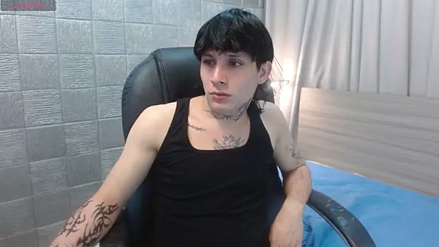 Snapshot of Iantwink18 chatting on 11-21-25, 07:34 Iantwink18 online show from 11-21-25, 07:34