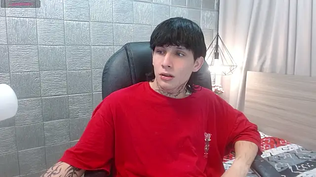 Snapshot of Iantwink18 chatting on 11-24-25, 07:24 Iantwink18 online show from 11-24-25, 07:24