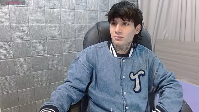 Snapshot of Iantwink18 chatting on 11-30-25, 03:32 Iantwink18 online show from 11-30-25, 03:32