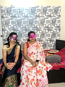 Snapshot of Family02 chatting on 12-18-25, 05:08 Family02 online show from 12-18-25, 05:08