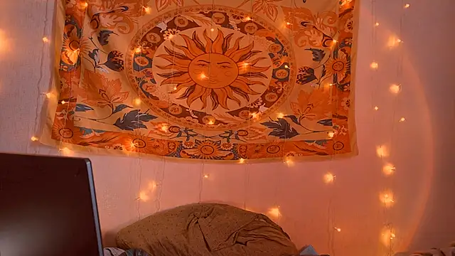 Snapshot of AliceCUNTach chatting on 04-23-26, 12:29 AliceCUNTach online show from 04-23-26, 12:29