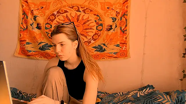 Snapshot of AliceCUNTach chatting on 05-06-26, 05:03 AliceCUNTach online show from 05-06-26, 05:03