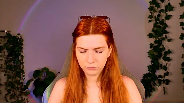 Snapshot of AliceCUNTach chatting on 05-09-26, 05:12 AliceCUNTach online show from 05-09-26, 05:12