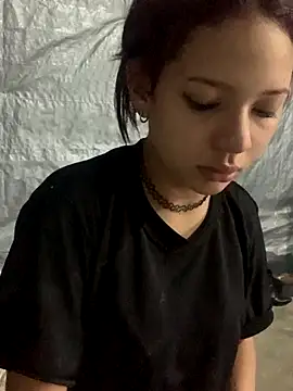 Snapshot of JezebelAsh2 chatting on 11-04-25, 03:33 JezebelAsh2 online show from 11-04-25, 03:33