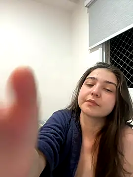 Snapshot of Floravip chatting on 10-28-25, 02:04 Floravip online show from 10-28-25, 02:04