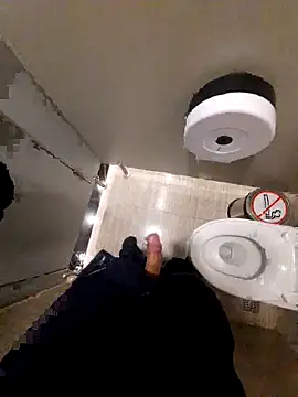 Snapshot of winter0cold_ chatting on 10-13-25, 09:31 winter0cold online show from 10-13-25, 09:31