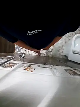 Snapshot of winter0cold_ chatting on 10-17-25, 04:37 winter0cold online show from 10-17-25, 04:37