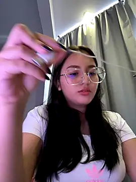 Snapshot of Angeldusttt chatting on 09-25-25, 04:54 Angeldusttt online show from 09-25-25, 04:54