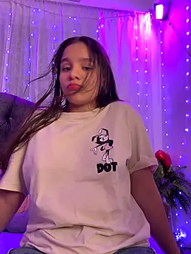 Snapshot of Ashley_and_Zoe chatting on 09-10-25, 09:59 Ashley and Zoe online show from 09-10-25, 09:59