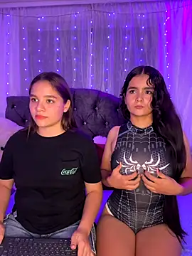 Snapshot of Ashley_and_Zoe chatting on 09-13-25, 12:10 Ashley and Zoe online show from 09-13-25, 12:10