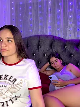 Snapshot of Ashley_and_Zoe chatting on 09-14-25, 11:37 Ashley and Zoe online show from 09-14-25, 11:37