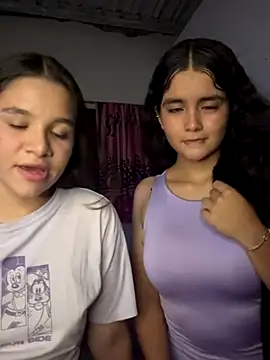 Snapshot of Ashley_and_Zoe chatting on 09-25-25, 11:41 Ashley and Zoe online show from 09-25-25, 11:41