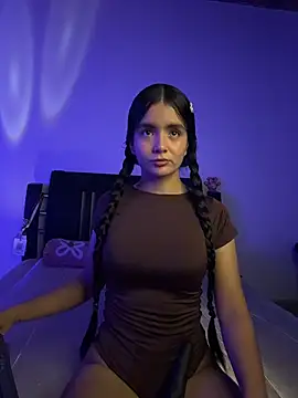 Snapshot of Ashley_and_Zoe chatting on 11-20-25, 10:42 Ashley and Zoe online show from 11-20-25, 10:42