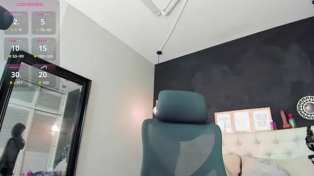 Eva hot 1 online show from 11-25-25, 01:11