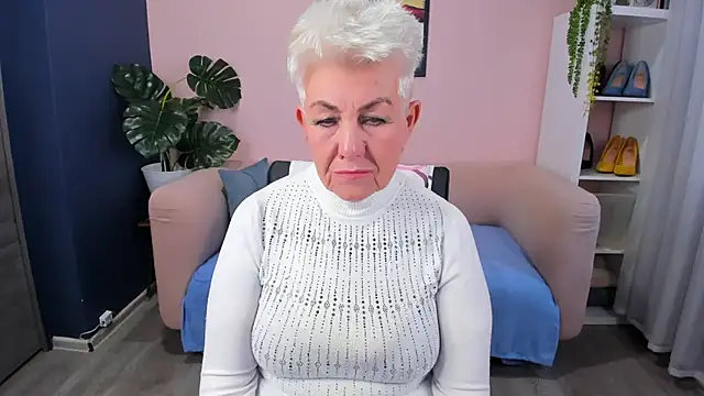 Snapshot of HotandMature chatting on 11-05-25, 08:25 HotandMature online show from 11-05-25, 08:25