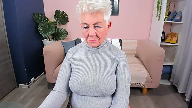 Snapshot of HotandMature chatting on 11-27-25, 08:16 HotandMature online show from 11-27-25, 08:16