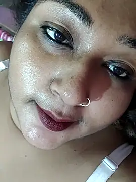 Snapshot of hotbhabhi011 chatting on 09-16-25, 03:51 hotbhabhi011 online show from 09-16-25, 03:51