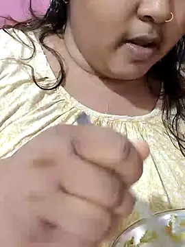 Snapshot of hotbhabhi011 chatting on 06-19-26, 10:52 hotbhabhi011 online show from 06-19-26, 10:52