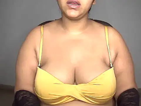 Snapshot of mrymlove chatting on 10-08-25, 05:21 mrymlove online show from 10-08-25, 05:21