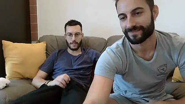 Amicisegreti online show from 11-22-25, 01:10