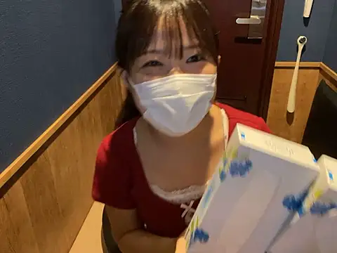 Snapshot of hikiwarinatto_xoxo chatting on 09-21-25, 05:42 hikiwarinatto xoxo online show from 09-21-25, 05:42