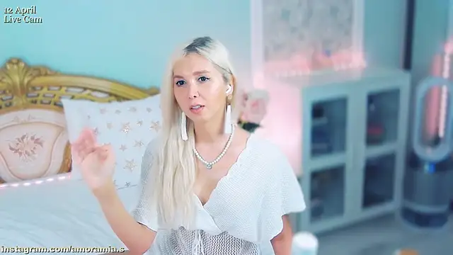 Amoramias online show from 04-12-26, 05:51