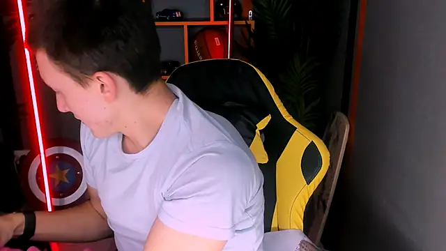 Snapshot of David__Diamond chatting on 11-07-25, 04:07 David Diamond online show from 11-07-25, 04:07