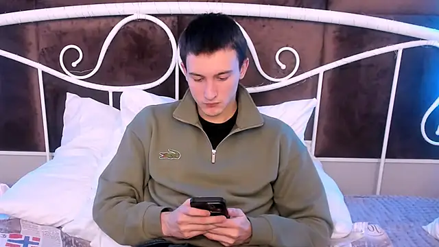 Snapshot of David__Diamond chatting on 11-19-25, 04:18 David Diamond online show from 11-19-25, 04:18