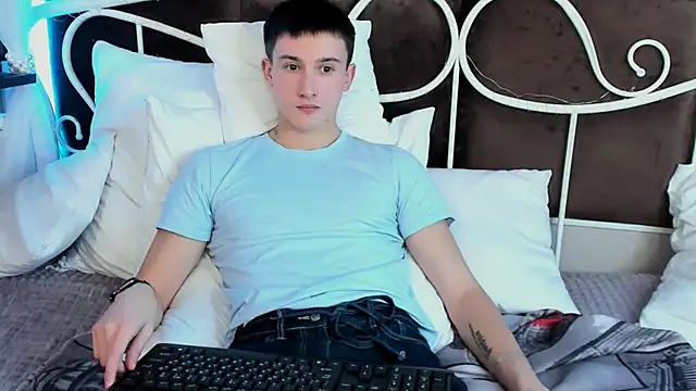 Snapshot of David__Diamond chatting on 11-30-25, 04:00 David Diamond online show from 11-30-25, 04:00