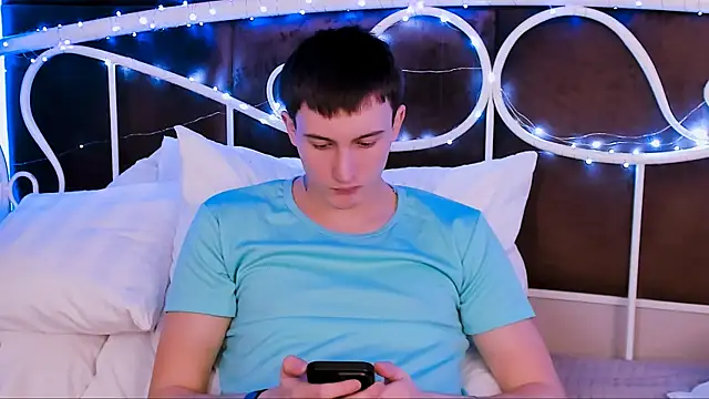 Snapshot of David__Diamond chatting on 12-20-25, 03:52 David Diamond online show from 12-20-25, 03:52