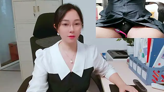 OL-Lily online show from 10-16-25, 01:39