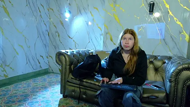 Snapshot of Olivia11_ chatting on 12-18-25, 11:38 Olivia11 online show from 12-18-25, 11:38