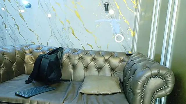 Snapshot of Olivia11_ chatting on 12-23-25, 10:57 Olivia11 online show from 12-23-25, 10:57