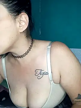 Snapshot of kariciasecreta chatting on 11-18-25, 02:06 kariciasecreta online show from 11-18-25, 02:06