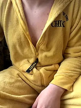 Snapshot of marik_goldd chatting on 10-06-25, 12:13 marik goldd online show from 10-06-25, 12:13