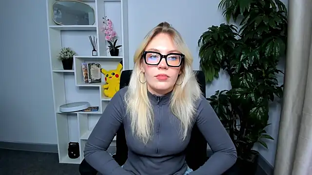 Snapshot of GraceCaldwell chatting on 10-23-25, 12:04 GraceCaldwell online show from 10-23-25, 12:04