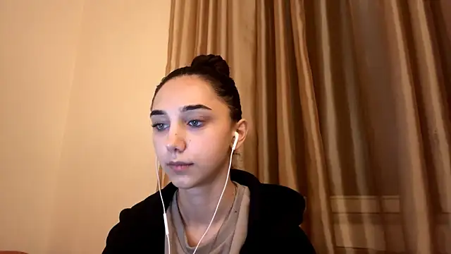 LinaMour online show from 10-04-25, 10:08