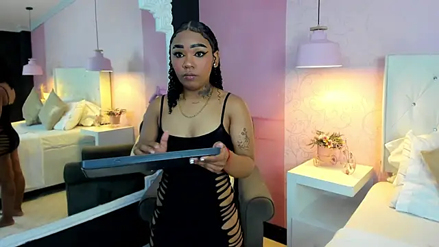 SkylerBloomm online show from 11-30-25, 02:04