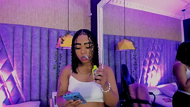 SkylerBloomm online show from 04-21-26, 03:46