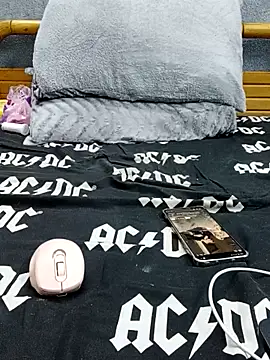 yazinyazin1 online show from 12-23-25, 10:57